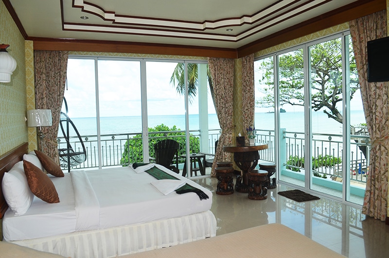 แหม่ม ไก่แบ้ บีช รีสอร์ท